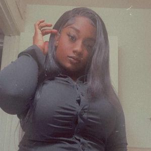 Meet your Posher, Niashia